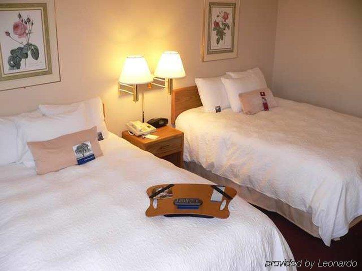 Hampton Inn Houston Стаффорд Номер фото