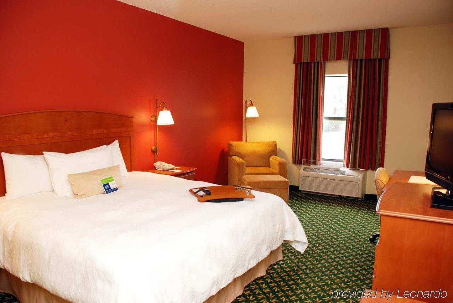 Hampton Inn Houston Стаффорд Номер фото