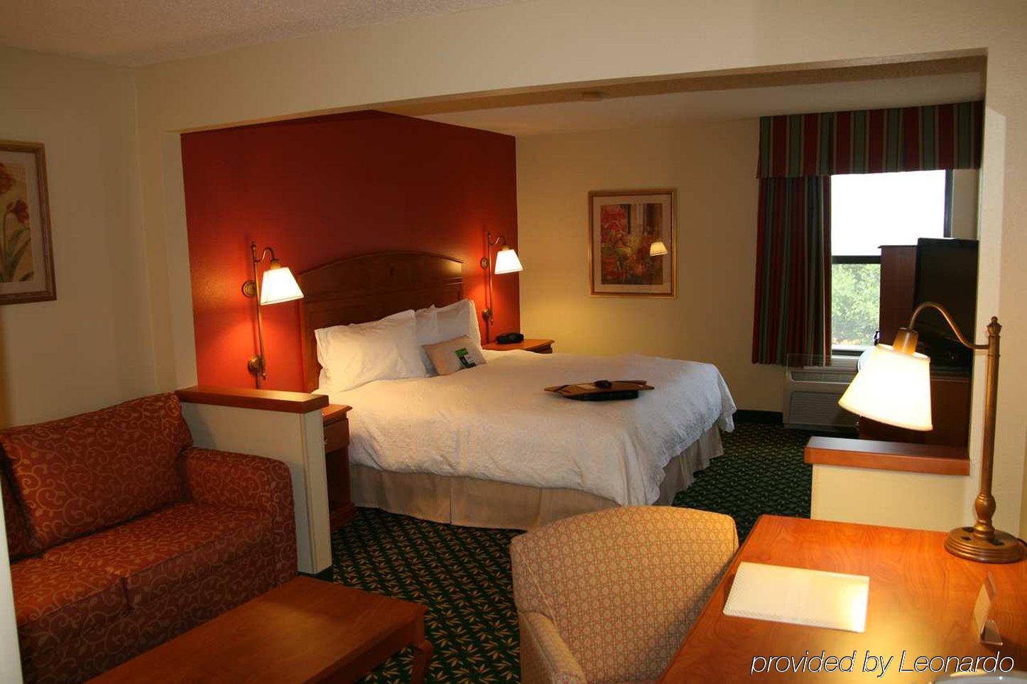 Hampton Inn Houston Стаффорд Номер фото